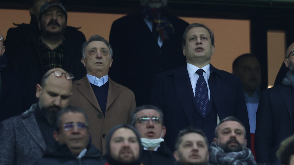 Derbiyi yarıda bıraktı