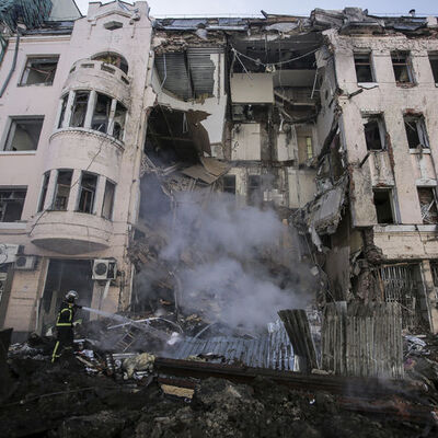 Kiev'de 35 saatlik sokağa çıkma yasağı!