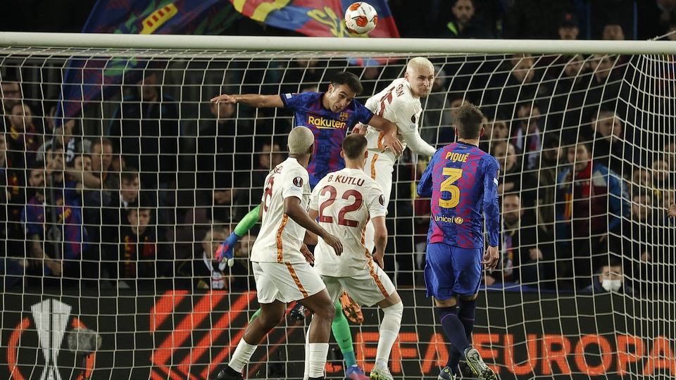 Galatasaray zafer peşinde! Rakip Barça...