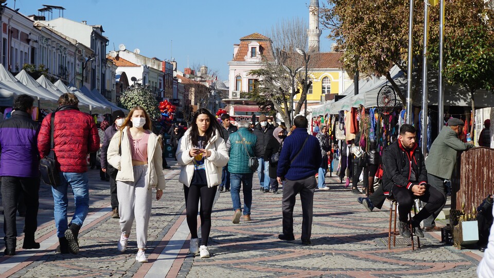 "Kısıtlamalar gevşedi" deyip kötü haberi duyurdu!
