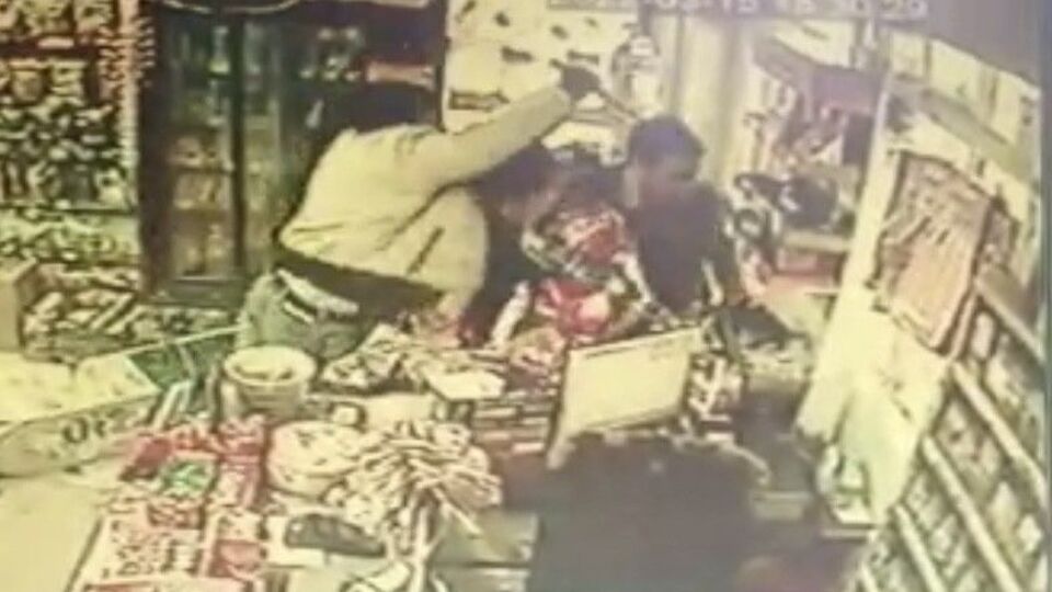 Kargocu dehşeti! Müşteri bıçaklandı