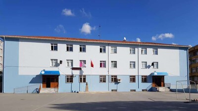 Korkunç olay! Sınıfa girip öğretmeni darbetti