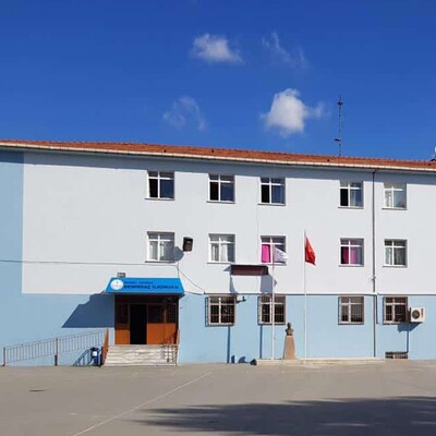 Korkunç olay! Sınıfa girip öğretmeni darbetti