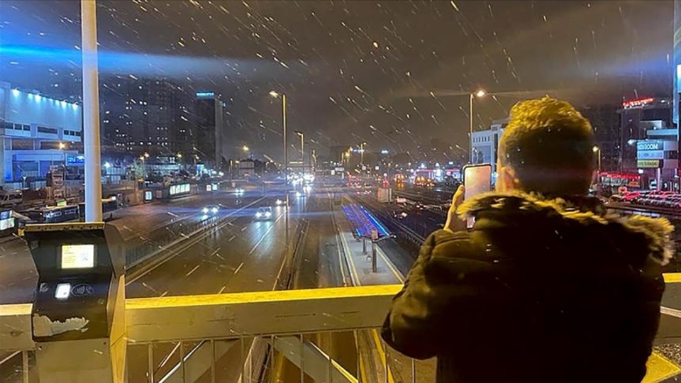 İstanbul'da beklenen kar yağışı başladı