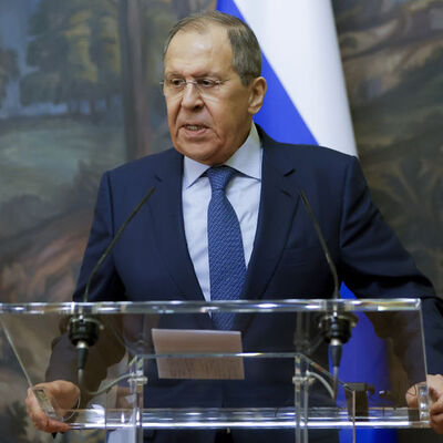 Lavrov'un Çin'e giden uçağı yarı yoldan döndü mü?