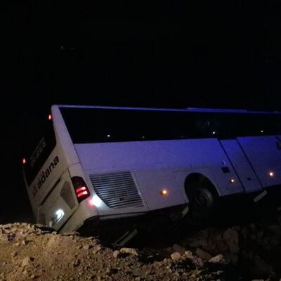 Adana'da otobüs şarampole devrildi