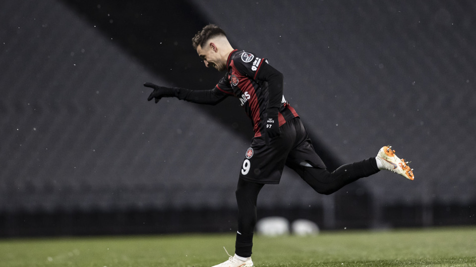 Emre Mor'dan hat-trick