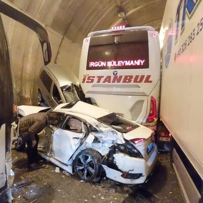 Bolu Dağı Tüneli içinde zincirleme kaza! İstanbul'a ulaşım durdu