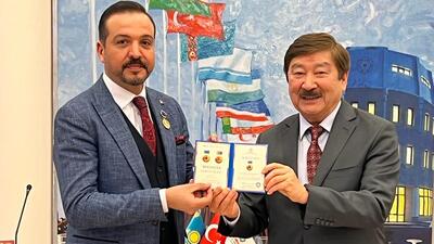 Yazarımız Kürşad Zorlu'ya TÜRKSOY Ödülü