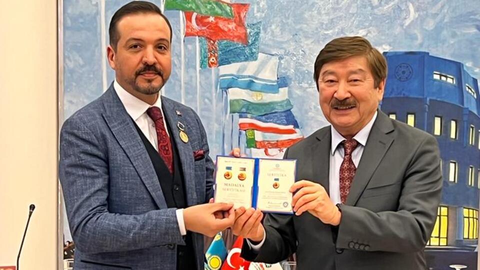 Yazarımız Kürşad Zorlu'ya TÜRKSOY Ödülü