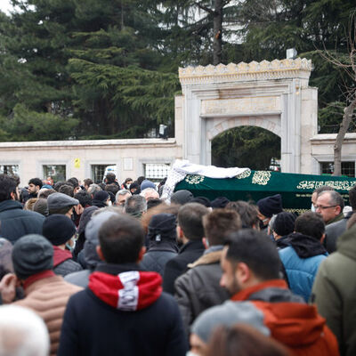 AVM'de tüfekle öldürülen Yağmur Sönmez toprağa verildi