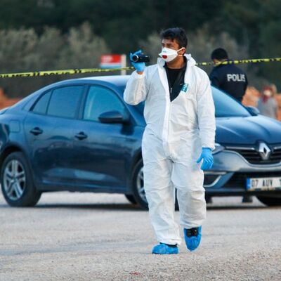 Ormanlık alandaki otomobilden ceset çıktı