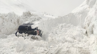 İki kentte can pazarı! Çığ altında kaldılar
