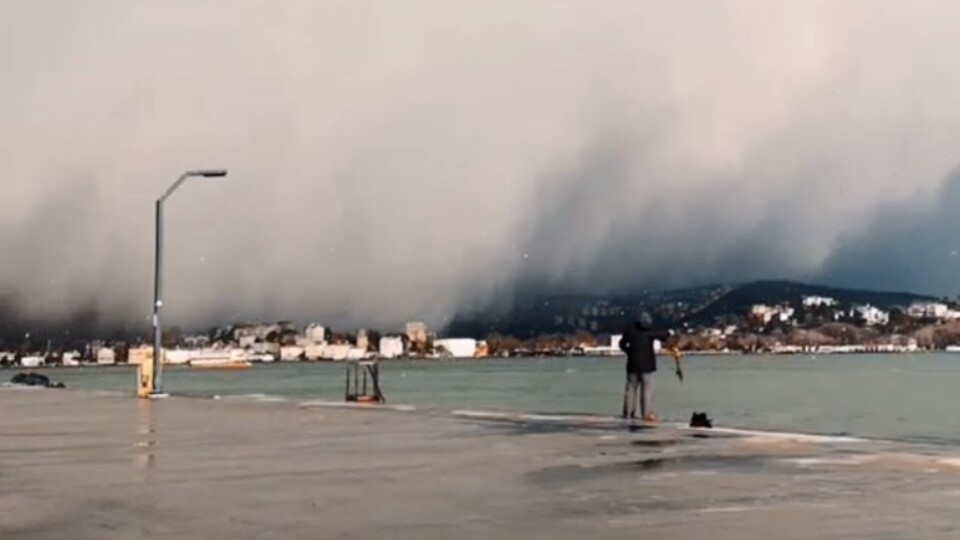 Boğazda eşsiz görüntü! Kar bulutları böyle geldi