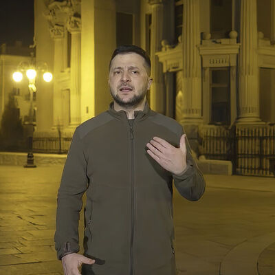 Ukrayna'da bazı siyasi partilerin faaliyetleri askıya alındı