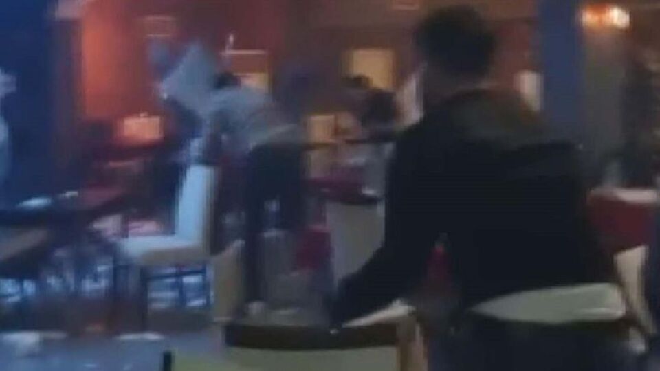 Türkü evinde 'istek şarkı' savaşı!