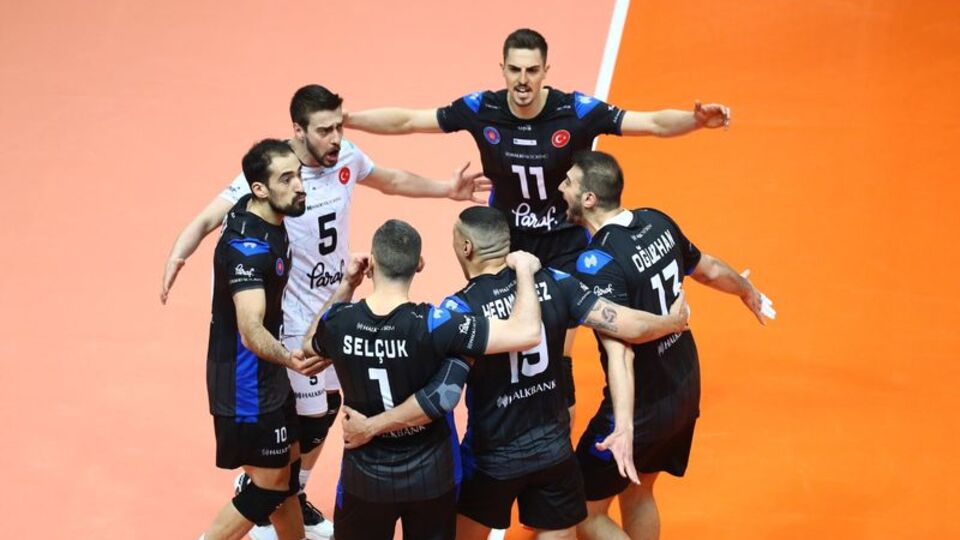 Halkbank finale çıkıyor