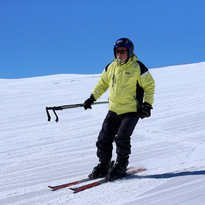 76'lık 'Pehlivan' kar banyosundan vazgeçmiyor