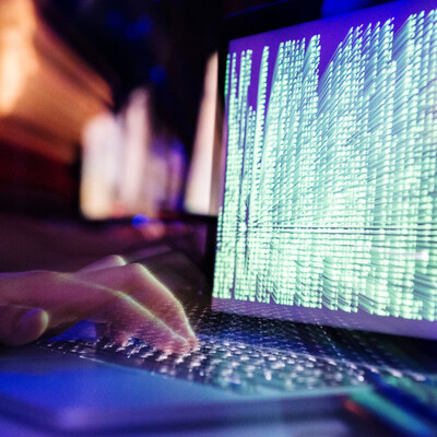 Fişi çekti, 1.2 milyar dolar uçtu!