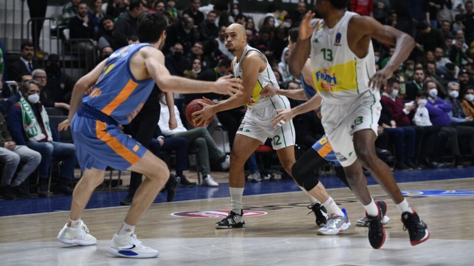 Bursaspor, Valencia'yı devirdi