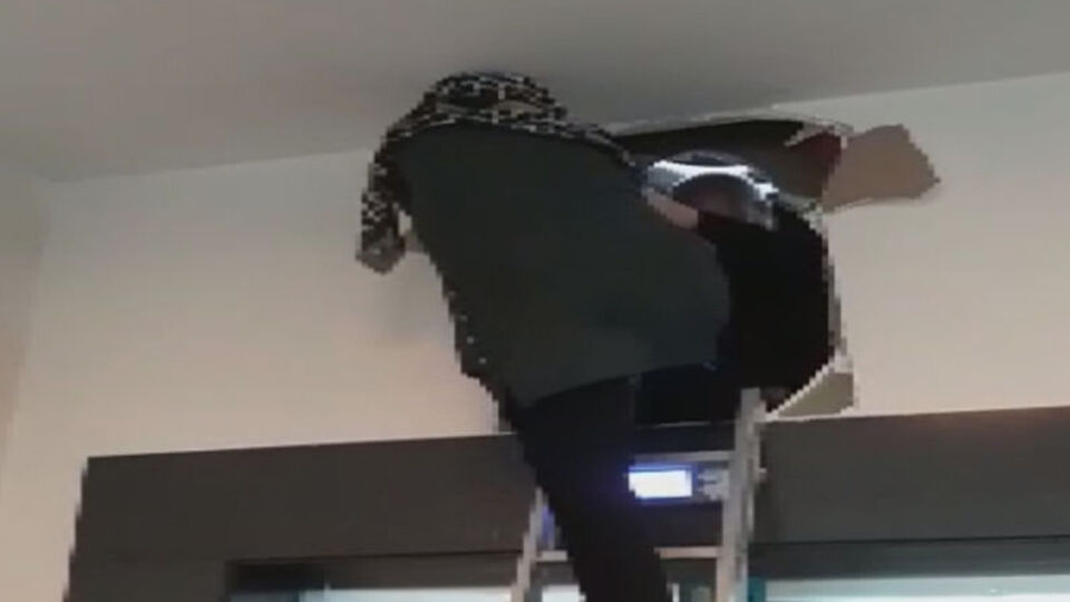 Asansörde kaldılar! Böyle kurtarıldılar