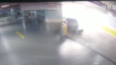 Kahreden kaza! El frenini çekmeyince aracın altında kaldı