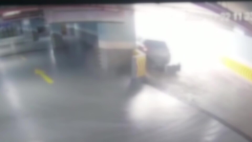 Kahreden kaza! El frenini çekmeyince aracın altında kaldı