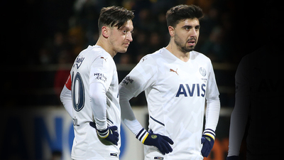 Fenerbahçe'de 2 yıldız kadro dışı!