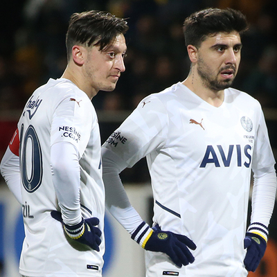 Fenerbahçe'de 2 yıldız kadro dışı!