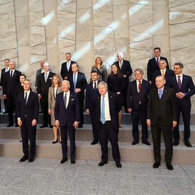 Almanya Şansölyesi Scholz neden o karede yok?