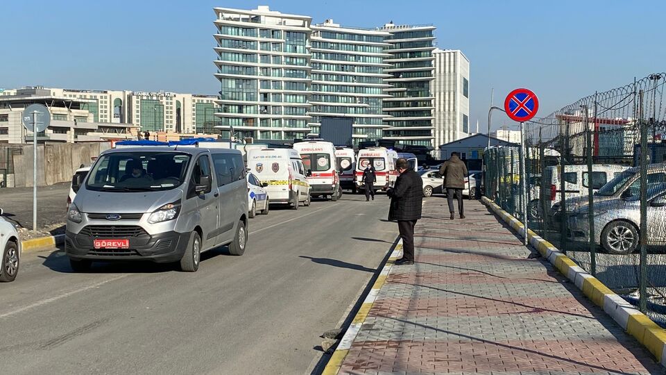 Adliye önünde dehşet! Ölü ve yaralılar var!