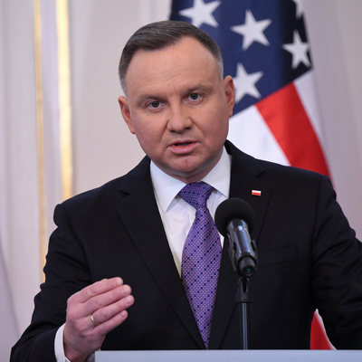 Polonya Cumhurbaşkanı Duda'yı taşıyan uçak acil iniş yaptı