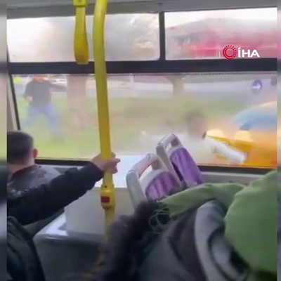 Yol vermedi diye İETT otobüsüne saldırdılar!