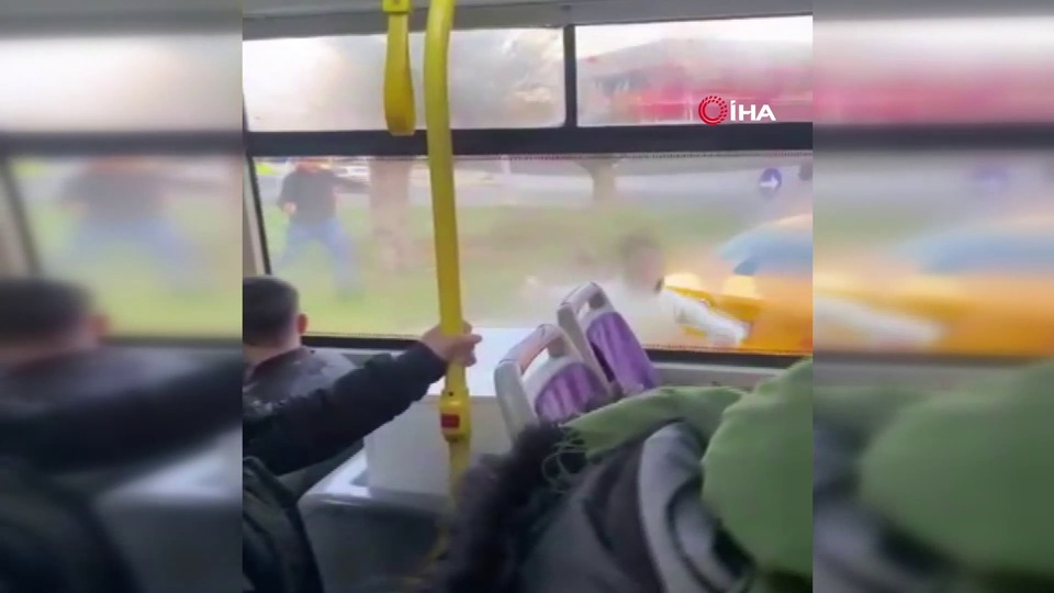 Yol vermedi diye İETT otobüsüne saldırdılar!