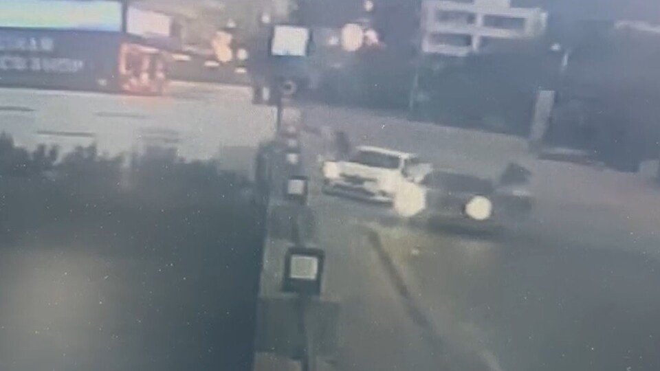 Maganda kan dondurdu! Trafikte tartıştığı kadına saldırdı