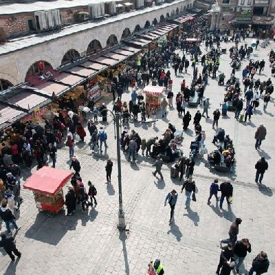 Eminönü Meydanı'nda Ramazan hareketliliği