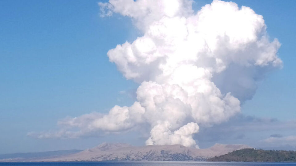 Taal Yanardağı harekete geçti: Binlerce kişi tahliye edildi