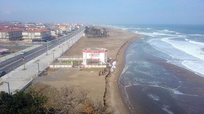 Karadeniz parça parça yutuyor! Bu ev ne olacak?