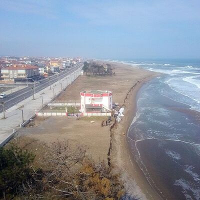 Karadeniz parça parça yutuyor! Bu ev ne olacak?