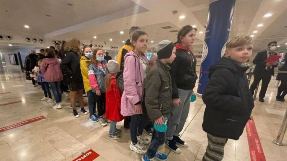 Ukrayna'dan tahliye edilen yetim çocuklar Türkiye'de