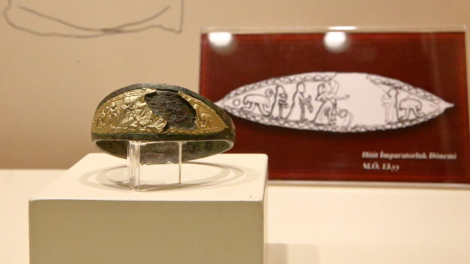 Çiftçi tarlasında bulmuştu... Altın işlemeli!