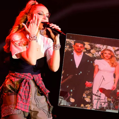 Konserinde nişan fotoğraflarını yayınladı