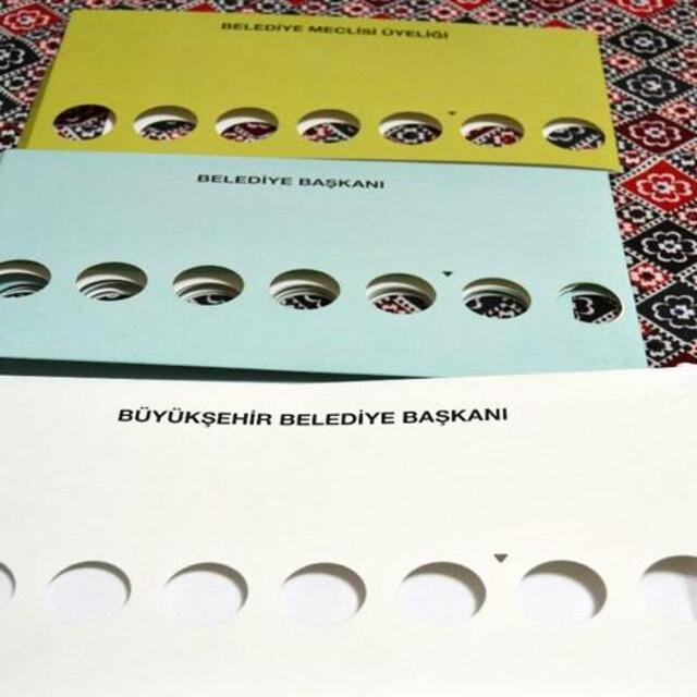 Oy pusulalarında görme engelliler için şablon
