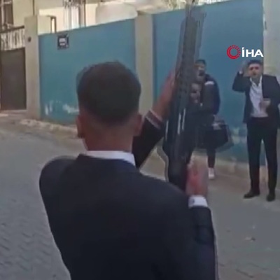 Görüntüler şoke etti! Sokakta arka arkaya ateş açtılar