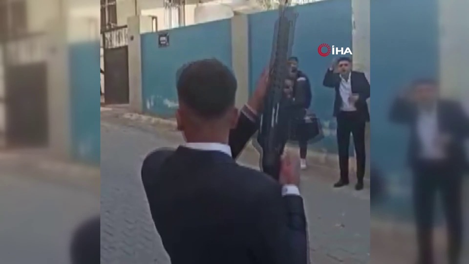 Görüntüler şoke etti! Sokakta arka arkaya ateş açtılar