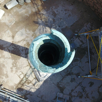 Birbirine sarılmış 3 yılan meydanda asırlardır duruyor