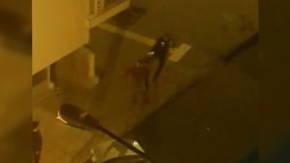 Elinde tüfek vardı! Müthiş müdahale!