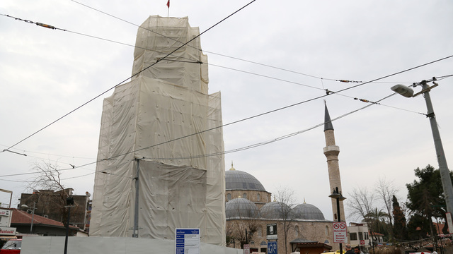 Örtüyle kapatıldı! Özüne dönüyor