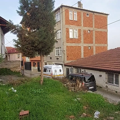 Karısını sırtından bıçaklayıp öldürdü! Çocuğunu alıp kaçtı