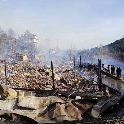 Yangın faciası! Köylüleri köpek kurtardı